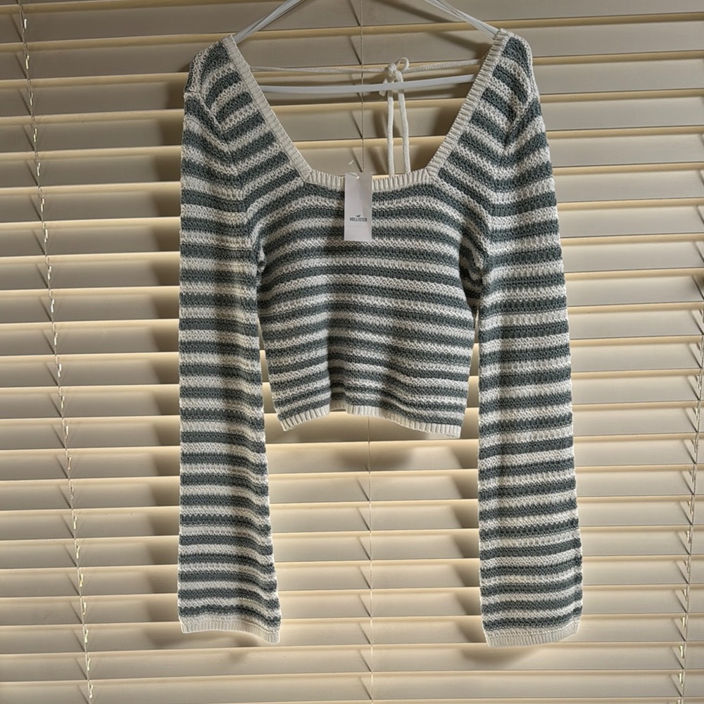 Hollister White and Green Ribbed Crop Blouse